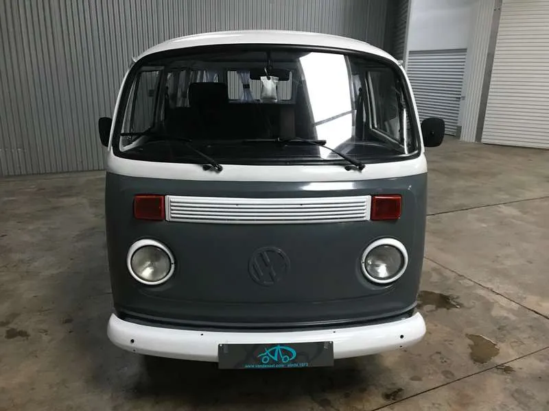 Volkswagen T2 Kombi Image 5