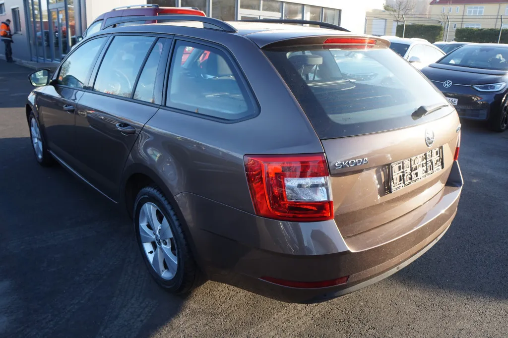 Skoda Octavia COMBI 1.4 TSI DSG AMBITION*TEMPOMAT*PDC* Image 6