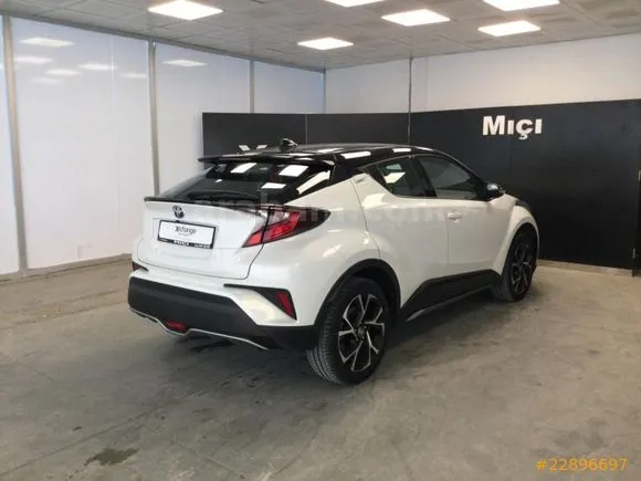 Toyota C-HR 1.8 Hybrid Passion Image 2